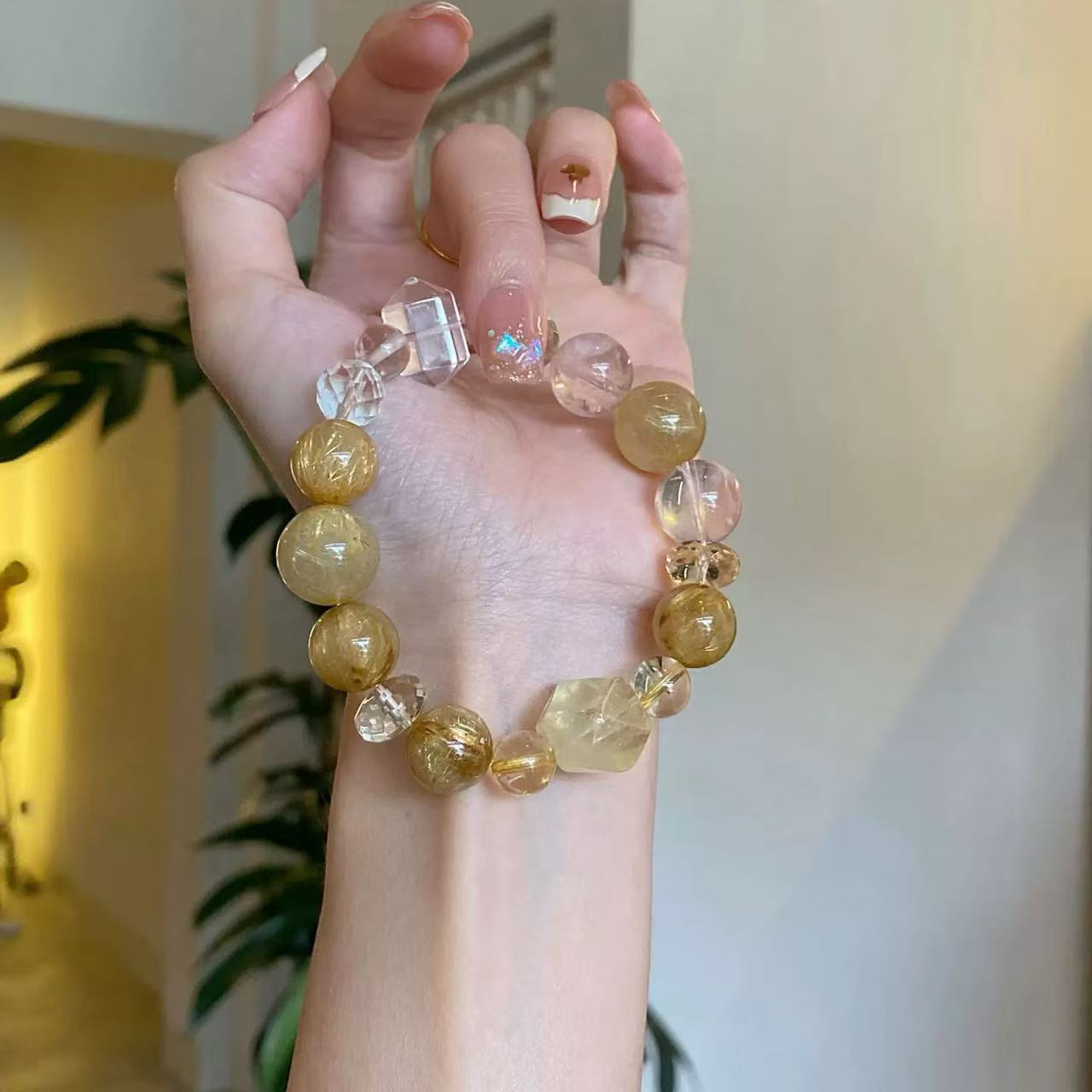 Natural citrine cut yellow hair crystal snow powder flower ghost exquisite bracelet fashion expensive jewelry